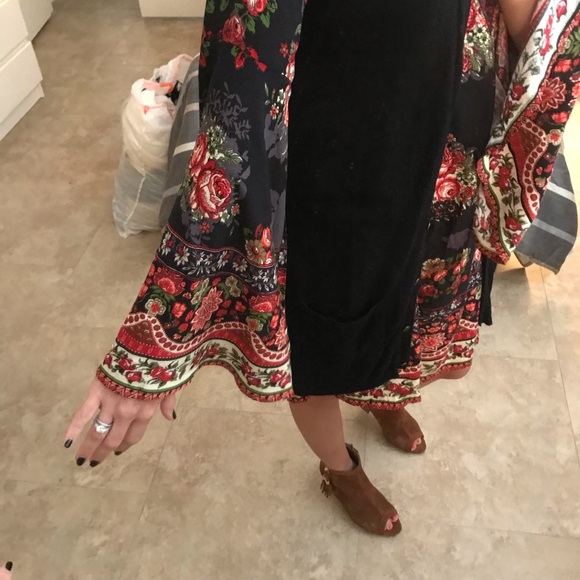 Floral bell sleeve shift dress - Picture 3 of 5
